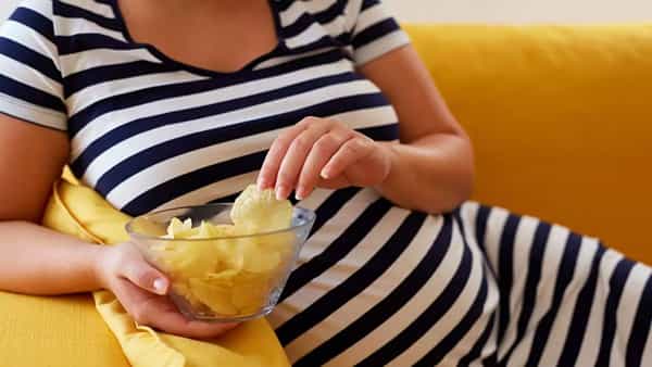 Pregnancy Food: కాబోయే అమ్మలూ జంక్ ఫుడ్ తింటున్నారా.? అయితే మీతో పాటు, మీ చిన్నారికీ కూడా..
