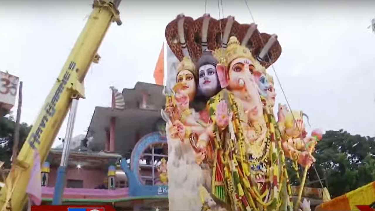 Khairatabad Ganesh Nimajjanam: ట్యాంక్‌బండ్‌ వైపు కదులుతున్న మహా గణపతి.. సందడిగా మొదలైన శోభాయత్ర..