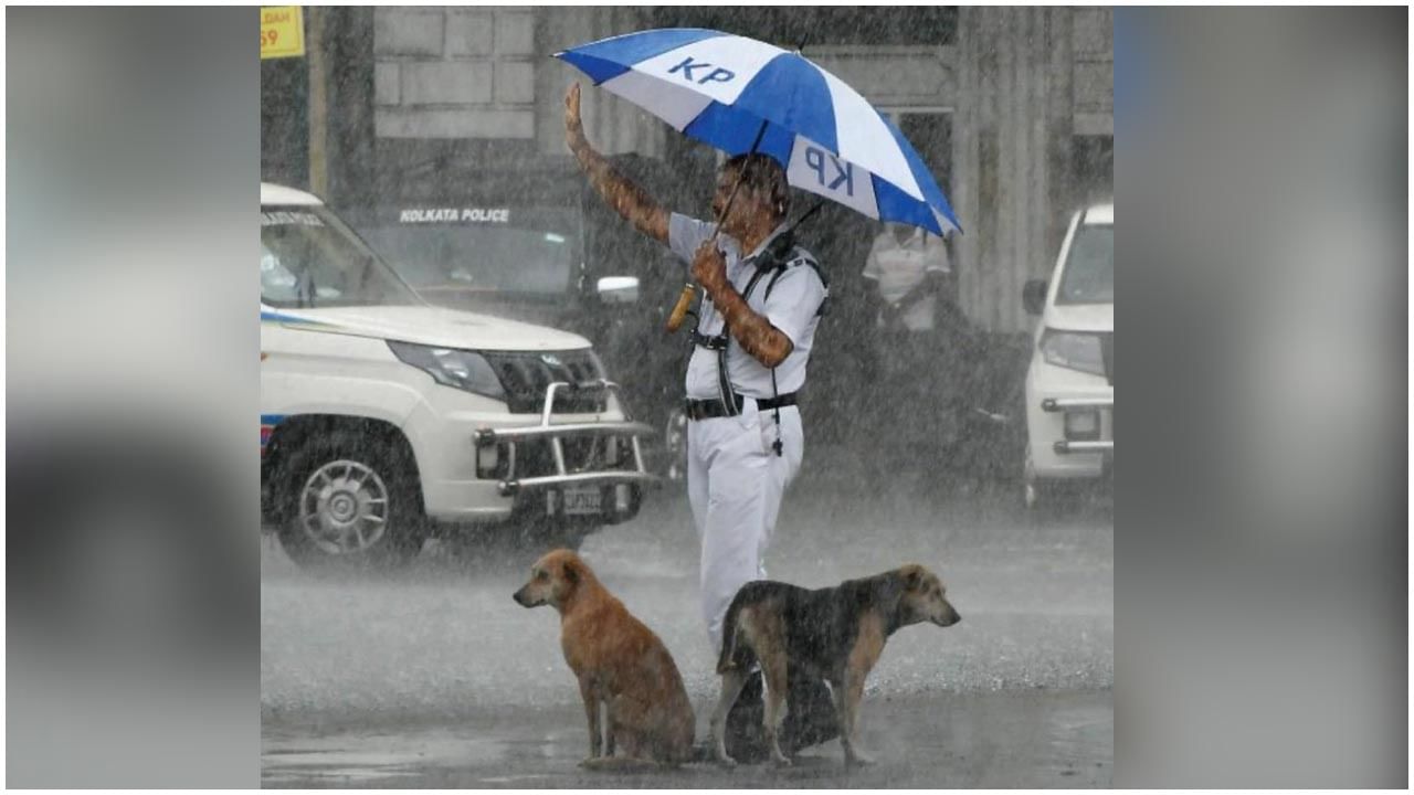 Viral Pic: మీరు సూపర్ సార్.. కోల్‌కత్తా ట్రాఫిక్ పోలీసుపై నెటిజన్ల ప్రశంసల వర్షం..