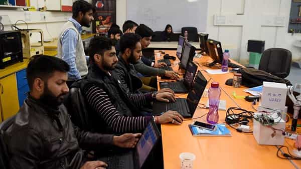 Hiring Trends: ఊపందుకున్న ఉద్యోగ నియామకాలు.. లింక్డ్ఇన్ ఇండియా సర్వేలో ఆసక్తికర విషయాలు వెల్లడి.