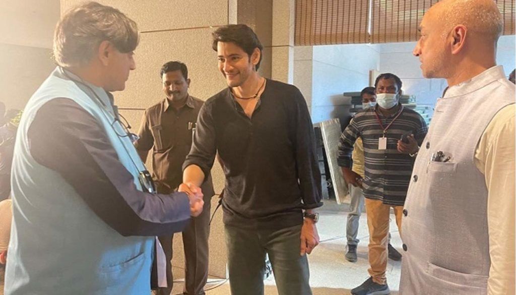 Mahesh Babu : మహేష్ బాబును మీట్ అయిన కాంగ్రెస్ ఎంపీ శశి థరూర్.. వైరల్ అవుతున్న వీడియో.. Mahesh Babu : మహేష్ బాబును మీట్ అయిన కాంగ్రెస్ ఎంపీ శశి థరూర్.. వైరల్ అవుతున్న వీడియో..