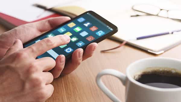 Mobile Apps: అగ్రరాజ్యాలను వెనక్కినెట్టి రికార్డు సృష్టించిన భారత్.. గంటలపాటు యాప్స్లోనే..