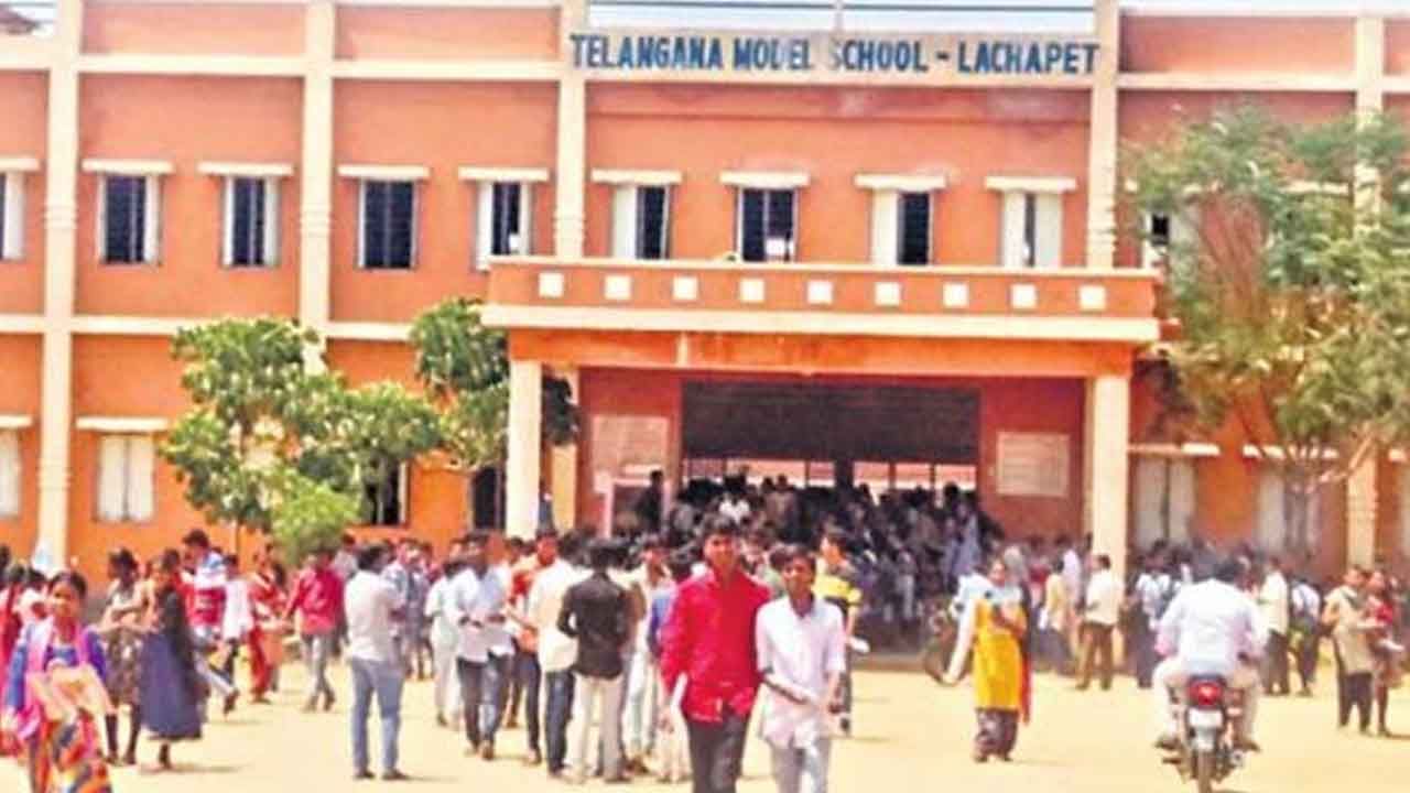 Model Schools: విద్యార్థులకు అలెర్ట్.. మోడల్‌ స్కూళ్లల్లో ప్రవేశాలకు సెప్టెంబర్ 30 చివరి తేదీ.. వివరాలివే..