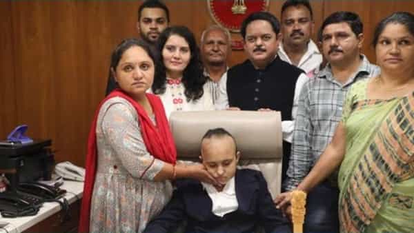 Viral News: కలెక్టర్ కావాలనుకున్న బాలిక.. వెంటాడిన ప్రాణాంతక వ్యాధి.. ఫైనల్గా నెలవేరిన కల
