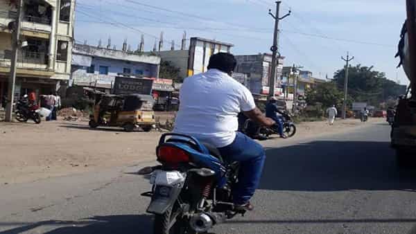 Pakistan Traffic Rules: పాకిస్తాన్లో హెల్మెట్ లేకుండా బైక్ నడిపితే ఎంత చలాన్ వేస్తారో తెలుసా..?