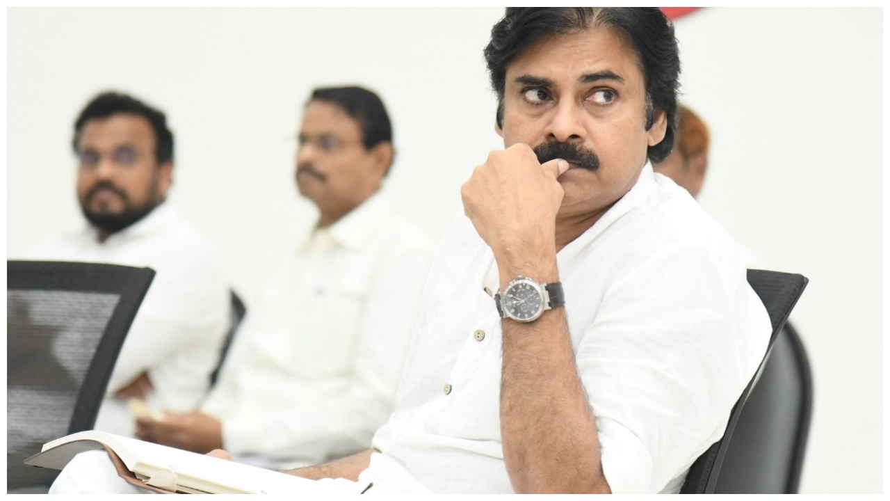 Pawan Kalyan : భగత్ సింగ్‌‌‌కు జోహార్లు అర్పిస్తాం.. గాంధీజీ ముందు మోకరిల్లుతాం.. మీలాంటి వాళ్లను తాటతీస్తాం : పవన్ కళ్యాణ్