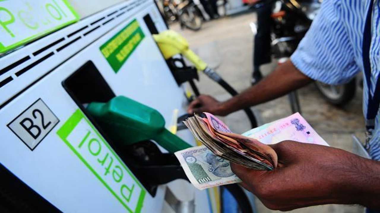 Petrol-Diesel Price Today: దేశంలో పెట్రోల్‌ డీజిల్‌ ధరలు.. తెలుగు రాష్ట్రాల్లో స్వల్ప మార్పులు..!