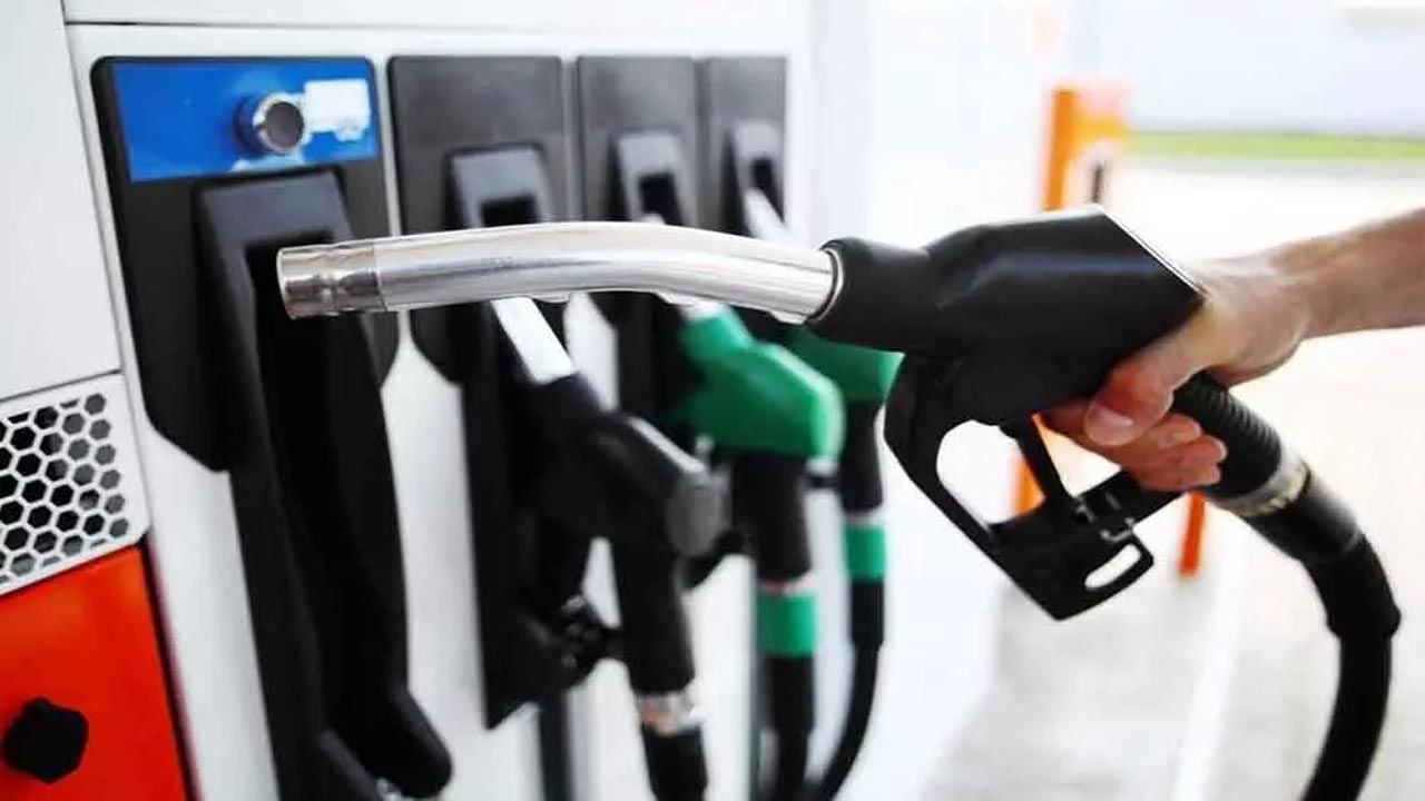 Petrol Diesel Price: దూకుడుమీదున్న పెట్రోల్,డీజిల్.. రోజు రోజకు పెంచుతూ పోతున్న కంపెనీలు..