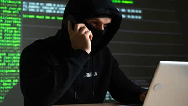 Sim Fraud: రూ.11 రీచార్జ్ చేసినందుకు బ్యాంకు అకౌంట్ నుంచి రూ.6 లక్షలు మయం.. మోసగాడి వలలో సీనియర్ సిటిజన్