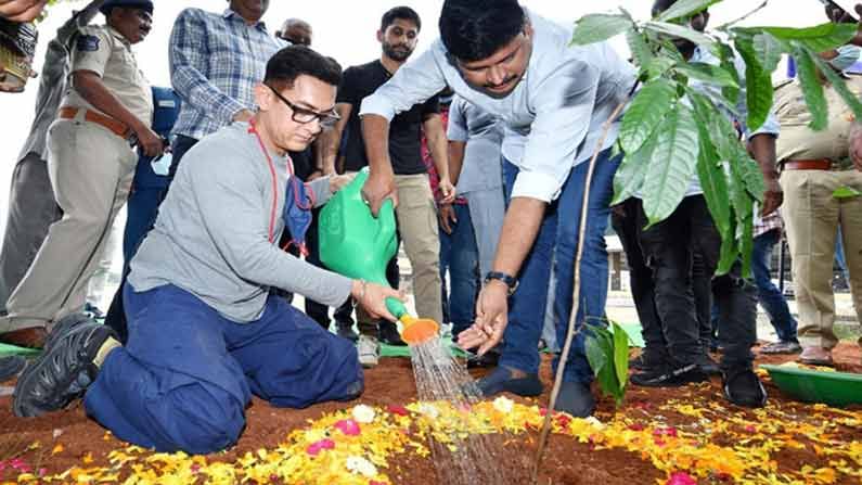 ఈ సందర్భంగా అమీర్ ఖాన్ మాట్లాడుతూ.. ఇప్పటి వరకు ఎన్నో ఛాలెంజ్ లను మనం చూసాం కానీ.. అయితే మొక్కలు నాటాలనే అద్భుతమైన ఛాలెంజ్ ఇప్పుడే చూస్తున్నాం.. ఇటువంటి అద్భుతమైన ఛాలెంజ్ ను మనకు అందించిన ఎంపీ జోగినిపల్లి సంతోష్ కుమార్ గారికి హృదయపూర్వక కృతజ్ఞతలను తెలిపారు.