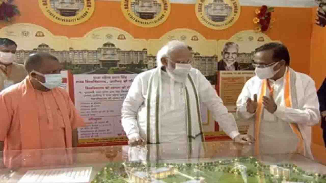 PM Modi UP tour: ఉత్తరప్రదేశ్‌ రాష్ట్రంపై ప్రధాని మోడీ వరాలజల్లు.. డిఫెన్స్ ఇండస్ట్రియల్ కారిడార్ ఏర్పాటుకు గ్రీన్‌సిగ్నల్..!