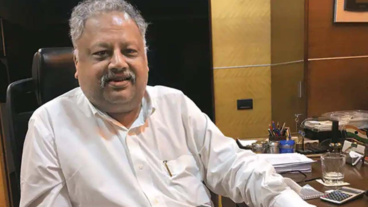 Stock Market రెండు కంపెనీలు.. నెలలో దాదాపు రూ.900 కోట్లు సంపాదించారు