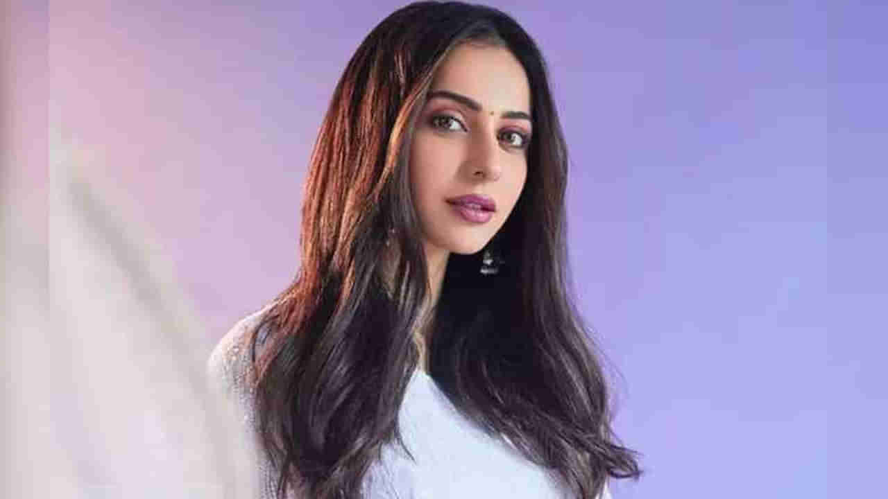 Rakul Preet Singh: అందుకోసం డాక్టర్లను ఫాలో అయ్యాను.. నేను రకుల్‏ను మాత్రం కాదు.. ఆసక్తికర కామెంట్స్ చేసిన హీరోయిన్..