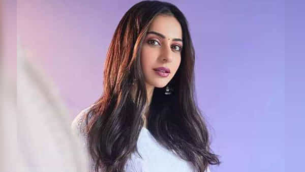 Rakul Preet Singh: అందుకోసం డాక్టర్లను ఫాలో అయ్యాను.. నేను రకుల్ను మాత్రం కాదు.. ఆసక్తికర కామెంట్స్ చేసిన హీరోయిన్..