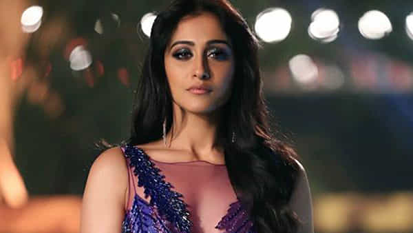 Regina Cassandra: బంపర్ ఆఫర్ కొట్టేసిన రెజీనా.. ఆ క్రేజీ వెబ్ సిరీస్లో హీరోయిన్గా ఈ హాట్ బ్యూటీ..