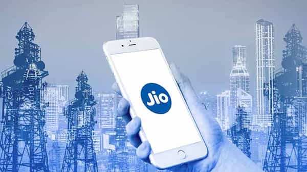 Reliance Jio: రిలయెన్స్ జియో సృష్టించిన డేటా విప్లవం.. ఇది ఐదేళ్ళ డిజిటల్ సంచలనం!