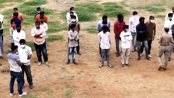 Rowdy Sheeters : తగ్గేదేలే అంటే తాట తీస్తాం.. రౌడీషీటర్లకు పోలీసుల కౌన్సిలింగ్..