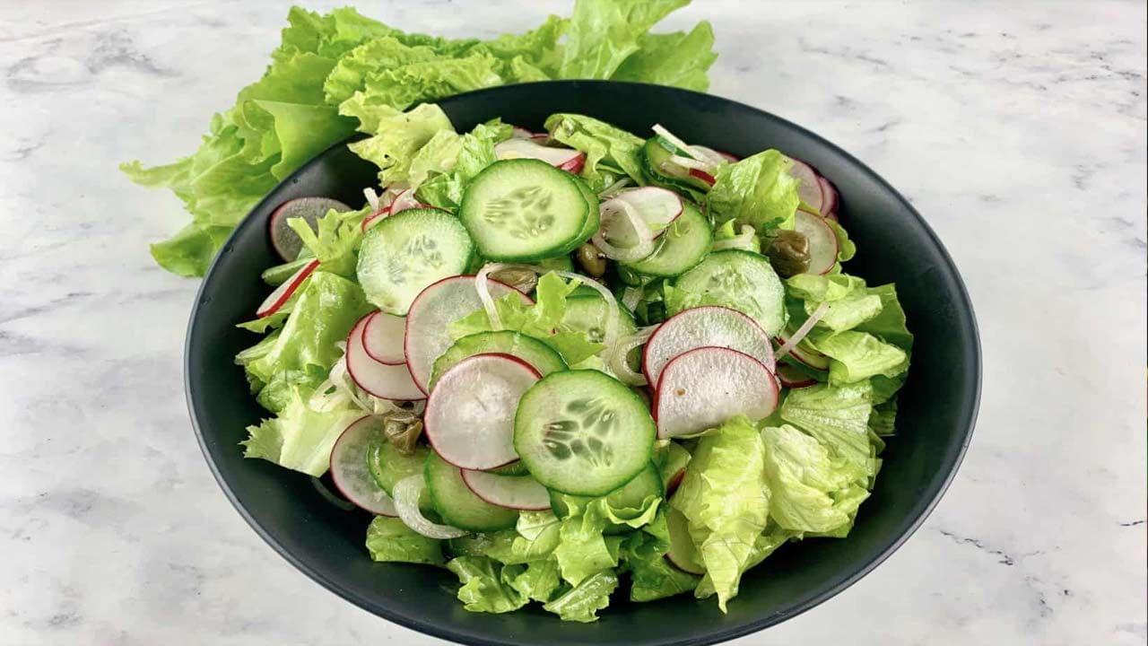 Salad Side Effects: బరువు తగ్గుతామని సలాడ్ ఎక్కువగా తినేస్తున్నారా ? ప్రమాదమే అంటున్న నిపుణులు.. ఎందుకో తెలుసుకోండి..
