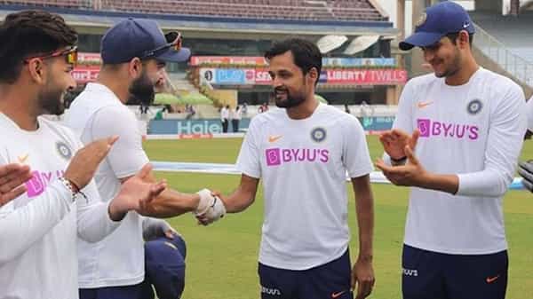 10 ఓవర్లలో 10 పరుగులిచ్చి 8 వికెట్లు తీసిన ఘనుడు..! ఐపీఎల్లో ఏ టీం తరపున ఆడుతున్నాడో తెలుసా..?
