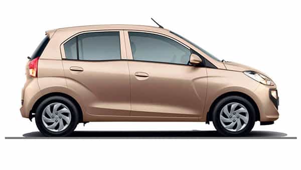 Nitin Gadkari: రోడ్ యాక్సిడెంట్స్లో ప్రాణనష్టం తగ్గించేందుకు.. ఆటోమొబైల్ కంపెనీలకు కేంద్ర మంత్రి కీలక సూచన