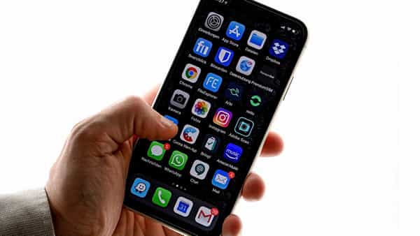 Smartphone Settings: మీ స్మార్ట్ఫోన్ స్లో అవుతుందా..? ఈ సెట్టింగ్స్ మార్చితే వేగవంతం అవుతుంది..!