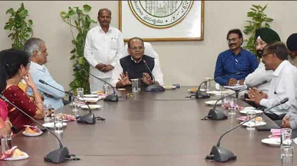 Telangana Rains: తెలంగాణలోని 20 జిల్లాల్లో ప్రత్యేక కంట్రోల్ రూమ్లు.. అక్కడే ఉండాలంటూ ఆదేశాలు