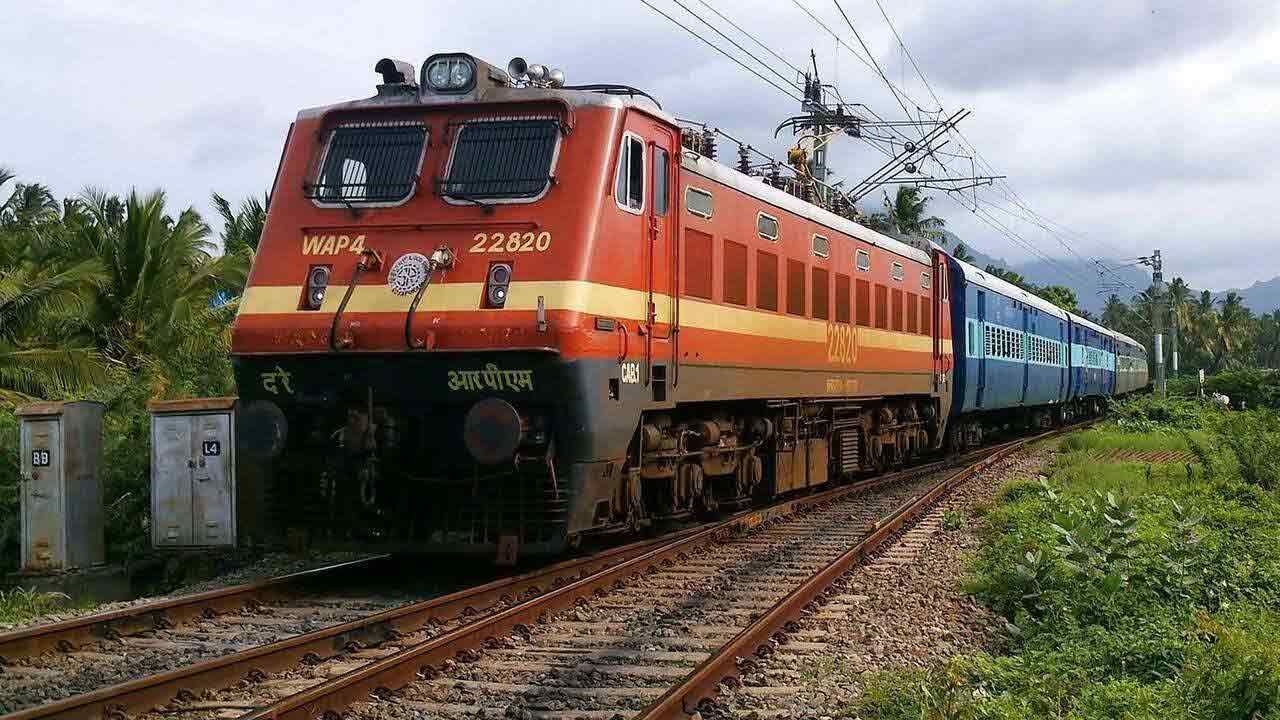 Special Trains: ప్రయాణికులకు గుడ్‌న్యూస్‌.. సికింద్రాబాద్ - విశాఖపట్నం మధ్య స్పెషల్‌ ట్రైన్స్‌..