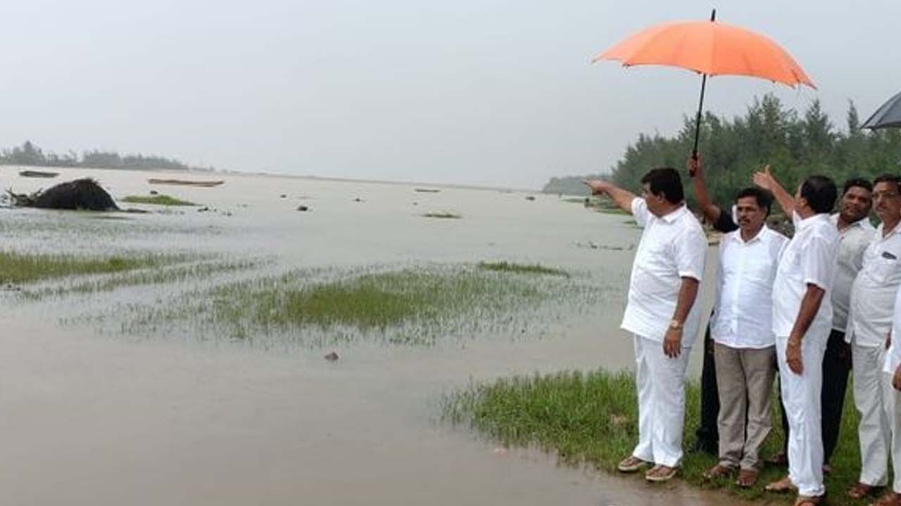 Gulab Cyclone: శ్రీకాకుళం జిల్లాలో అధికారులకు సెలవు రద్దు.. తీర ప్రాంతాల్లో ఎన్డీఆర్ఎఫ్ బృందాల మోహరింపు