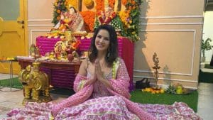 Ganesh Chaturthi 2021: గణనాథుడి సేవలో బాలీవుడ్ స్టార్ బ్యూటీ సన్నీ లియోన్.. ఇన్‌స్టాలో పోటోలు వైరల్..