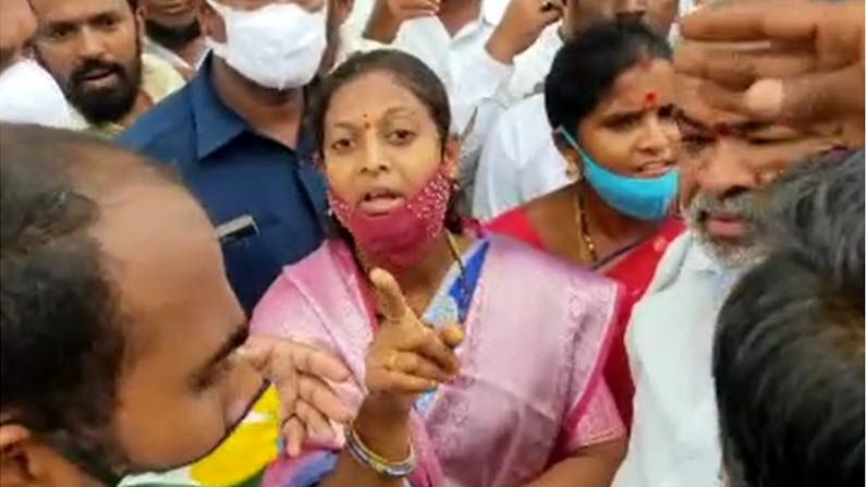 Tandur municipal chairperson: నిలదీస్తే చెప్పుతో కొడతా.. మరోసారి నోరు పారేసుకున్న మున్సిపల్ చైర్‌పర్సన్ తాటికొండ స్వప్న