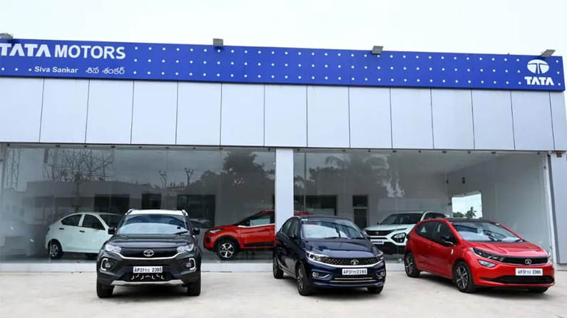 Tata Motors Outlets: దేశీయ దిగ్గజ వాహన తయారీ సంస్థ టాటా మోటార్స్ దక్షిణ భారత్‌లో కొత్తగా 70 ఔట్‌లెట్లను శుక్రవారం ప్రారంభించింది. ఈ కొత్త విక్రయ కేంద్రాలు దక్షిణ భారత్‌లోని 53 నగరాల్లో విస్తరించి ఉన్నాయని కంపెనీ ఓ ప్రకటనలో తెలిపింది. 