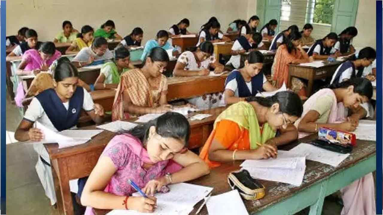 Intermediate Exams: అక్టోబ‌ర్ 25 నుంచి తెలంగాణ‌లో ఇంట‌ర్ ఫ‌స్టియ‌ర్ పరీక్షలు.. షెడ్యూల్ ఇదే..