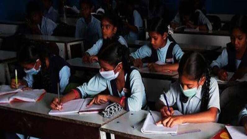 Telangana Schools: 5 కంటే ఎక్కువ కేసులు నమోదైతే స్కూల్ క్లోజ్.. వ్యాక్సిన్ వేయించుకోకపోతే అక్కడ నో ఎంట్రీ