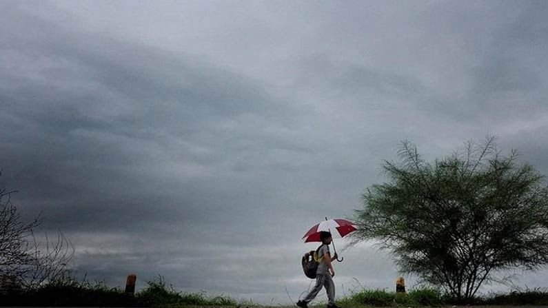 Telangana Weather Report: రాగల మూడు రోజులలో తేలికపాటి వర్షాలు.. బంగాళాఖాతంలో మరో అల్పపీడనం ..!