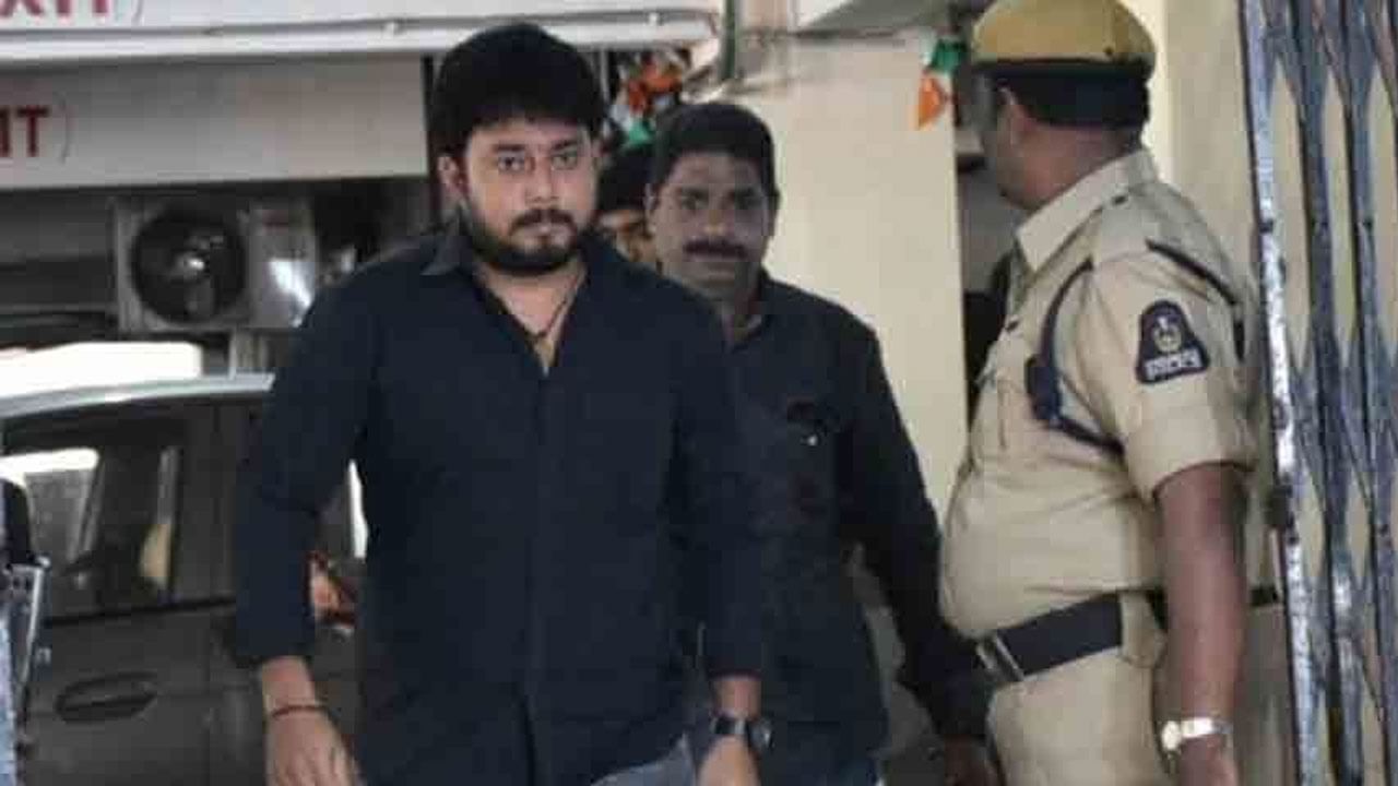 Tollywood Drugs Case: ఈడీ అధికారుల ముందుకు తనీష్.. కొనసాగుతున్న విచారణ..