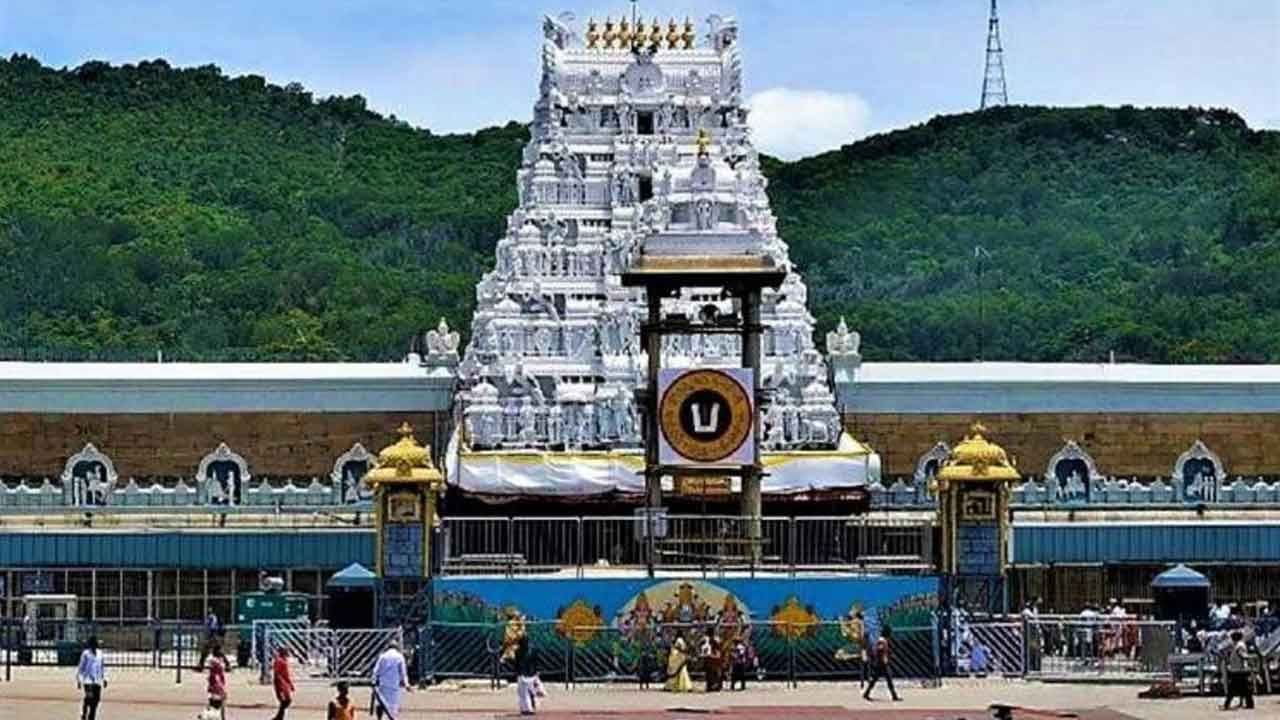 Tirumala: తిరుపతి అలిపిరిలో దళారుల మధ్య కొట్లాట..  భక్తుల నుంచి వసూలు చేసిన సొమ్ము వాటాల పంపకంలో తేడాలు.!