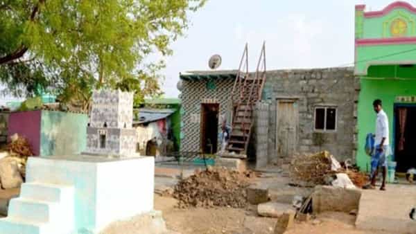 Andhra Pradesh: అదో సమాధుల గ్రామం.. ఊరి నిండా గోరీలే.. విచిత్ర గ్రామం వివరాలు మీకోసం..