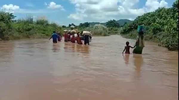 Agency Rains: నాన్ స్టాఫ్ వర్షాలు.. వరద బీభత్సం. నడుముల్లోతు నీటితో మన్యంలో పరిస్థితి ఆగమ్యగోచరం