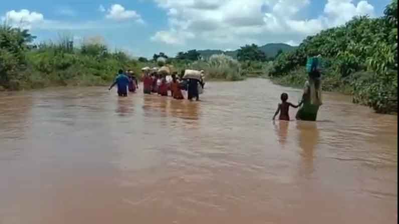 Agency Rains: నాన్ స్టాఫ్ వర్షాలు.. వరద బీభత్సం. నడుముల్లోతు నీటితో మన్యంలో పరిస్థితి ఆగమ్యగోచరం