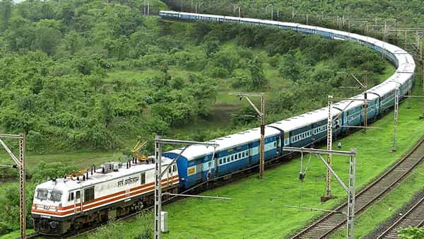 Train Reservation: ట్రైన్లో మనకు బెర్త్ రిజర్వేషన్ నెంబర్ దేని ఆధారంగా కేటాయిస్తారో తెలుసా? కీలక వివరాలు మీకోసం..