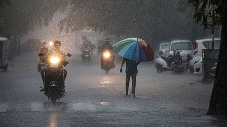 Rains In Telangana: తెలంగాణలో కురుస్తున్న భారీ వర్షాలపై సీఎం కేసీఆర్ సమీక్ష.. సహాయ, పునరావాస చర్యపై అధికారులకు ఆదేశాలు