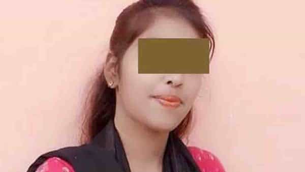 Crime News: పెళ్లి కాకముందే ప్రసవం.. నిమిషాల్లోనే తల్లీ, బిడ్డ మృతి.. తండ్రి కోసం పోలీసుల వేట..