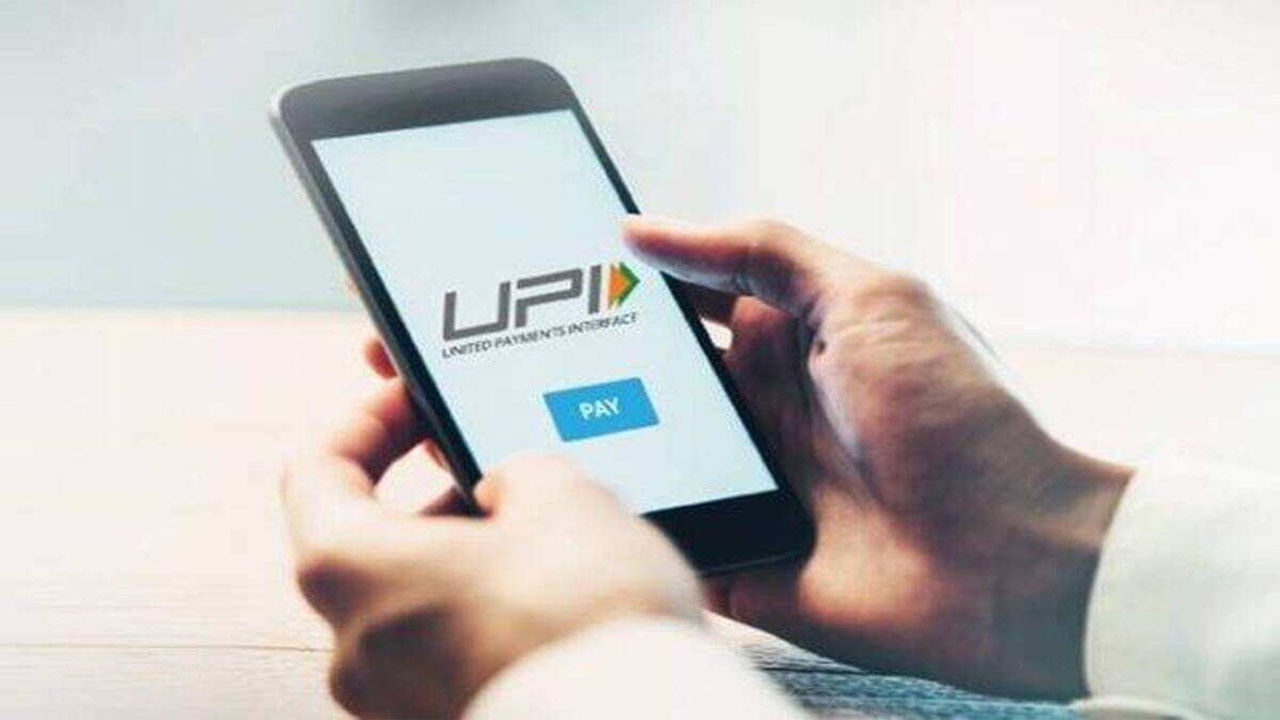 UPI Payment: ఆన్‌లైన్‌ చెల్లింపులకు సంబంధించిన రిజర్వ్‌బ్యాంక్‌ ఆఫ్‌ ఇండియా (ఆర్బీఐ) కీలక నిర్ణయం తీసుకుంది. విదేశాల్లో ఉన్న వ్యక్తులకు ఆన్‌లైన్‌ ద్వారా డబ్బులు పంపేందుకు వీలుగా ఒప్పందాలు చేసుకుంటోంది.