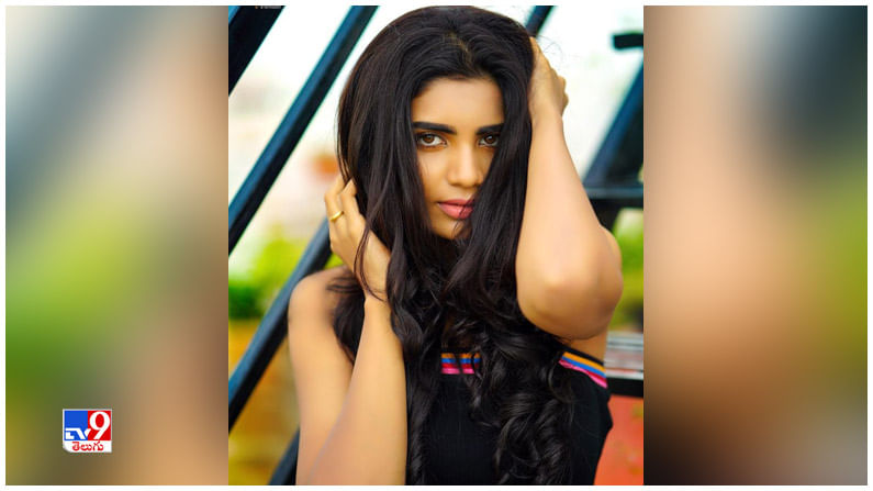 Jabardasth Varsha New Photos. Credit by:Jabardasth Varsha/Instagram