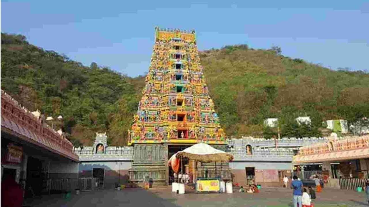 Durga Temple: దుర్గమ్మ భక్తులకు అలెర్ట్.. కొత్త నిబంధనలు జారీ.. దర్శనాలకు అది తప్పనిసరి..