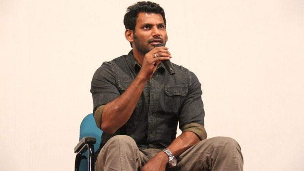 Vishal: తమిళ హీరో విశాల్ తెలుగు డబ్బింగ్ ఎలా చెబుతున్నారో చూడండి.. అలా చేస్తేనే తెలుగు వస్తుందంటా.. Vishal: తమిళ హీరో విశాల్ తెలుగు డబ్బింగ్ ఎలా చెబుతున్నారో చూడండి.. అలా చేస్తేనే తెలుగు వస్తుందంటా..