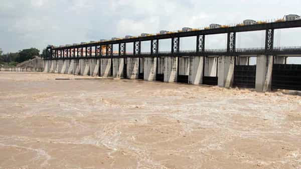Godavari: గోదావరికి భారీగా వరద.. జయక్వాడీ ప్రాజెక్ట్ నుంచి విష్ణుపురి వరకు నిండుకుండల్లా ప్రాజెక్టులు