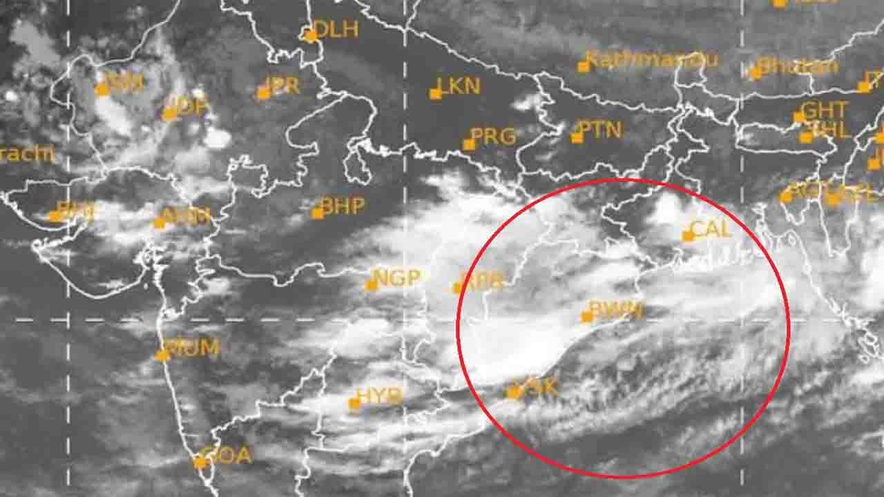 Rain Alert: తెలుగు రాష్ట్రాల్లో మళ్లీ దంచికొడుతున్న వానలు.. మరో మూడు రోజులపాటు మోస్తారు నుంచి భారీ వర్షాలు..!