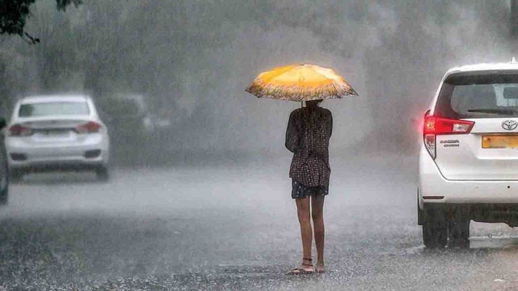 Weather Report: తెలుగు రాష్ట్రాలకు పొంచి ఉన్న వాన ముప్పు.. బంగాళఖాతంలో మరో అల్పపీడనం..! Weather Report: తెలుగు రాష్ట్రాలకు పొంచి ఉన్న వాన ముప్పు.. బంగాళఖాతంలో మరో అల్పపీడనం..!