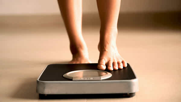 Weight Loss: బరువు తగ్గాలనుకుంటున్నారా.. అయితే రాత్రి పడుకునే ముందు ఈ పద్ధతులు పాటించండి. రిజల్ట్ ఉంటుంది..